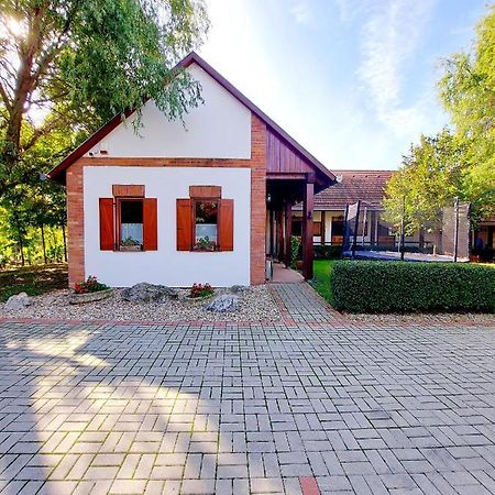 Akácos Tanya és Vendégház Marok Esterno foto